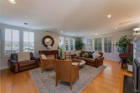 Living - 25 Highland Ct, Ukiah, CA 95482 photo 1 of 6
