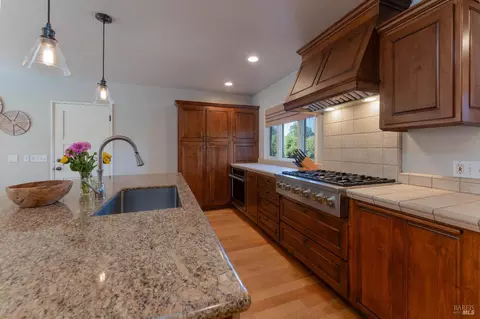 Kitchen - 25 Highland Ct, Ukiah, CA 95482 photo 4 of 5
