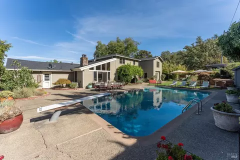 Exterior - 25 Highland Ct, Ukiah, CA 95482 photo 4 of 17
