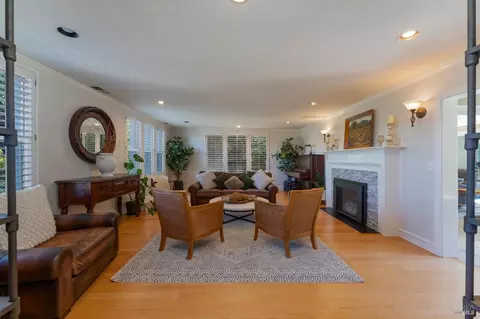 Living - 25 Highland Ct, Ukiah, CA 95482 photo 3 of 6