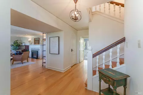 Entry Way - 25 Highland Ct, Ukiah, CA 95482 photo 2 of 5