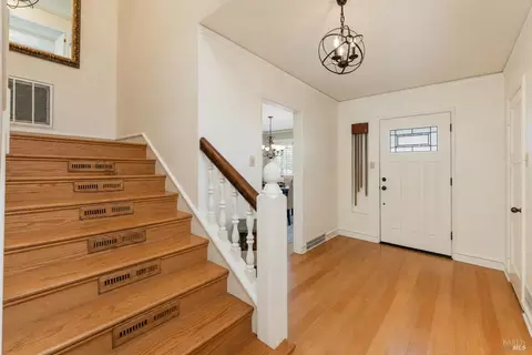 Entry Way - 25 Highland Ct, Ukiah, CA 95482 photo 1 of 5