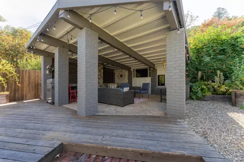 Exterior - 25 Highland Ct, Ukiah, CA 95482 photo 7 of 17