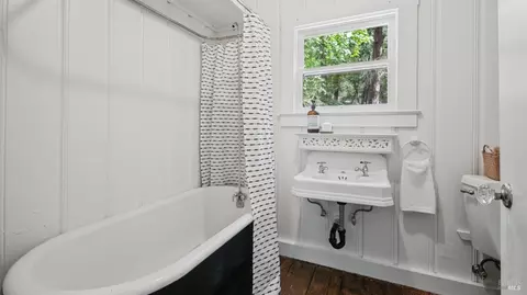 Bath - 469 Corona Ave, Lagunitas, CA 94938 photo 1 of 3