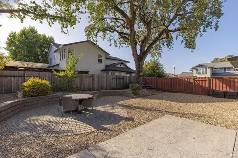 Exterior - 1141 Pedroncelli Dr, Windsor, CA 95492 photo 12 of 13