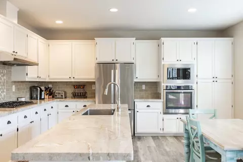 Kitchen - 1141 Pedroncelli Dr, Windsor, CA 95492 photo 2 of 7