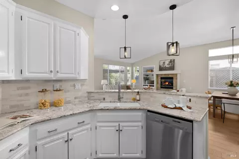Kitchen - 7127 17th Hole Dr, Windsor, CA 95492 photo 3 of 6