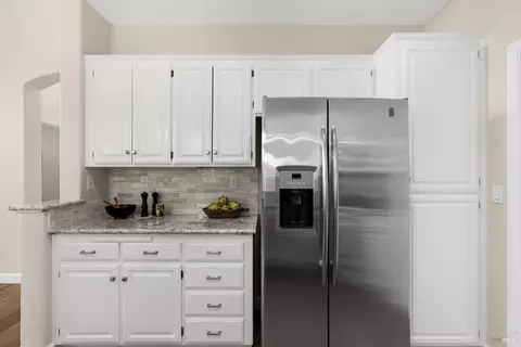 Kitchen - 7127 17th Hole Dr, Windsor, CA 95492 photo 4 of 6