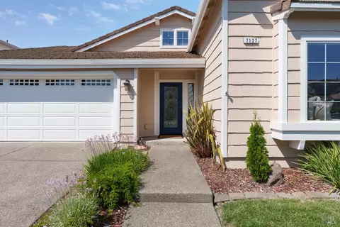 Exterior - 7127 17th Hole Dr, Windsor, CA 95492 photo 2 of 4