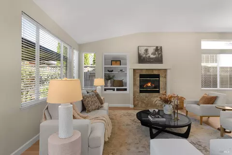 Living - 7127 17th Hole Dr, Windsor, CA 95492 photo 2 of 4