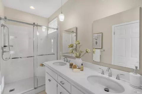 Bath - 7127 17th Hole Dr, Windsor, CA 95492 photo 2 of 2