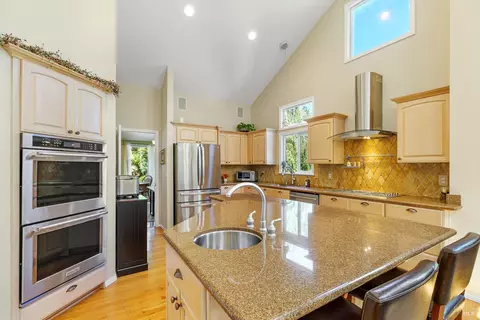 525 Malobar Dr, Novato, CA 94945