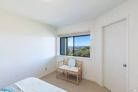 Bedroom - 20910 Heron Dr, Bodega Bay, CA 94923 photo 6 of 9