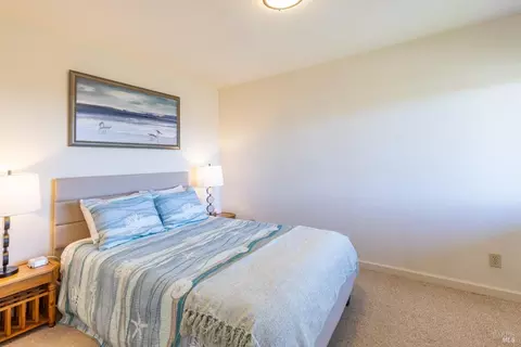 Bedroom - 20910 Heron Dr, Bodega Bay, CA 94923 photo 5 of 9