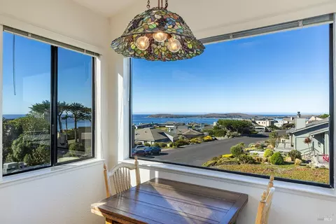 Dining - 20910 Heron Dr, Bodega Bay, CA 94923 photo 2 of 4