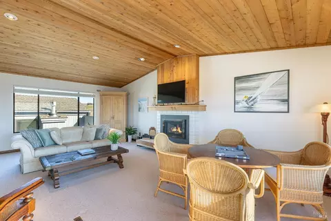 Living - 20910 Heron Dr, Bodega Bay, CA 94923 photo 2 of 4
