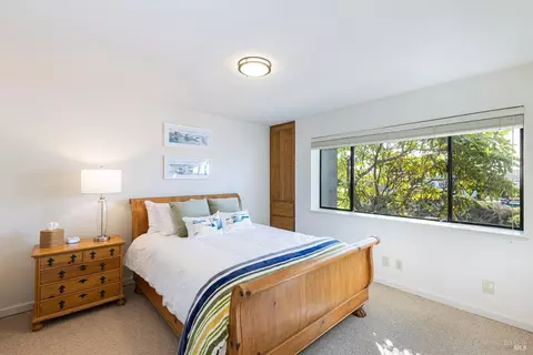 Bedroom - 20910 Heron Dr, Bodega Bay, CA 94923 photo 8 of 9