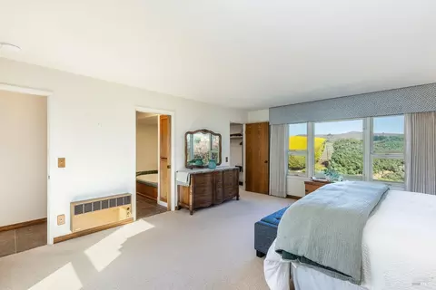Bedroom - 20910 Heron Dr, Bodega Bay, CA 94923 photo 1 of 9