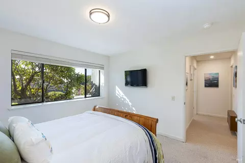Bedroom - 20910 Heron Dr, Bodega Bay, CA 94923 photo 7 of 9