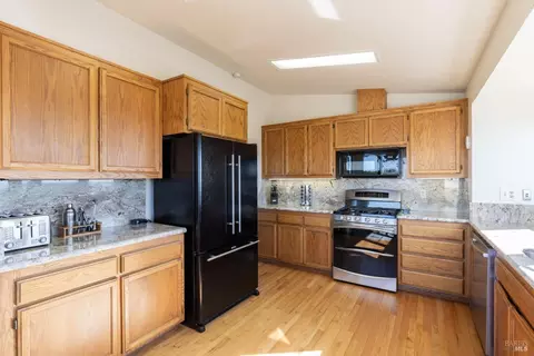 Kitchen - 20910 Heron Dr, Bodega Bay, CA 94923 photo 4 of 5