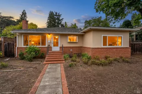 409 Lincoln St, Healdsburg, CA 95448