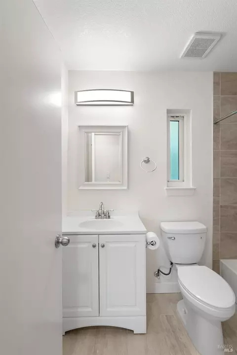 Bath - 229 Nautical Ct, Vallejo, CA 94591 photo 1 of 4