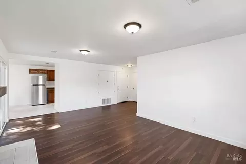 Living - 229 Nautical Ct, Vallejo, CA 94591 photo 4 of 6