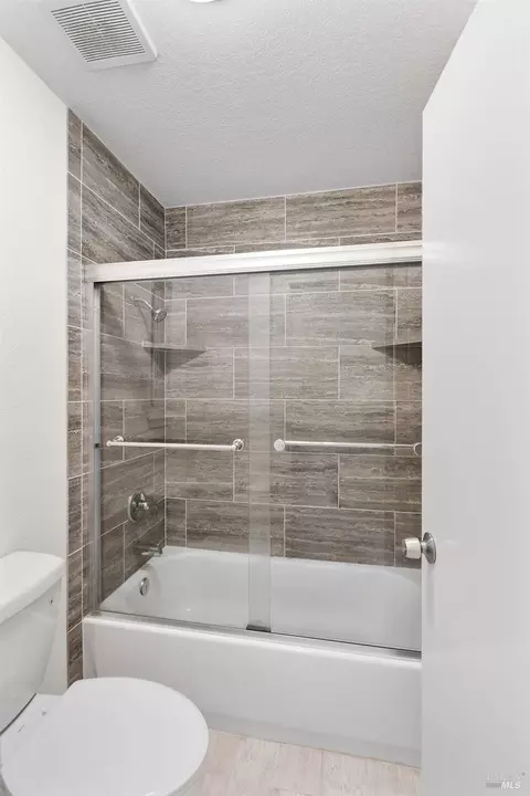 Bath - 229 Nautical Ct, Vallejo, CA 94591 photo 4 of 4