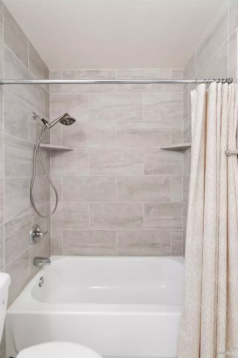 Bath - 229 Nautical Ct, Vallejo, CA 94591 photo 2 of 4