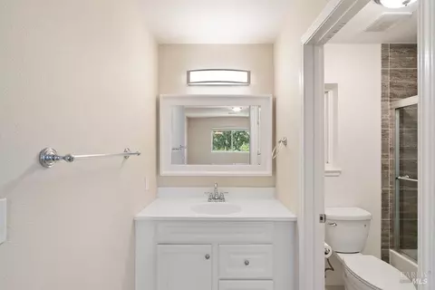 Bath - 229 Nautical Ct, Vallejo, CA 94591 photo 3 of 4