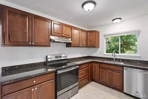 Kitchen - 229 Nautical Ct, Vallejo, CA 94591 photo 3 of 3