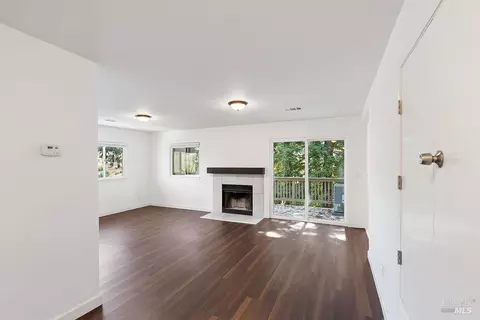 Living - 229 Nautical Ct, Vallejo, CA 94591 photo 1 of 6