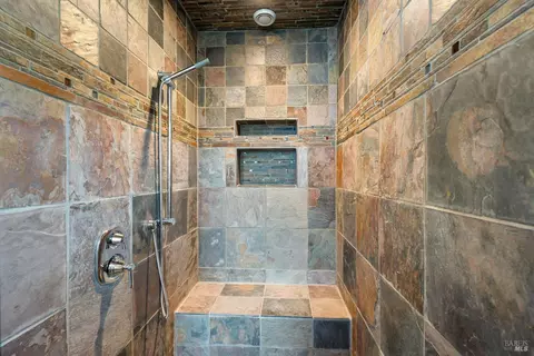 Bath - 405 Island View Dr, Smith River, CA 95567 photo 4 of 10