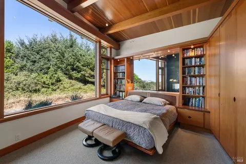 Bedroom - 405 Island View Dr, Smith River, CA 95567 photo 7 of 8