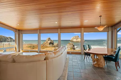 Living - 405 Island View Dr, Smith River, CA 95567 photo 4 of 6