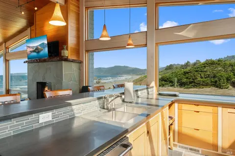 Kitchen - 405 Island View Dr, Smith River, CA 95567 photo 6 of 8