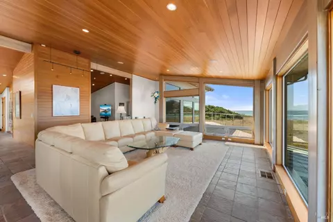 Living - 405 Island View Dr, Smith River, CA 95567 photo 3 of 6