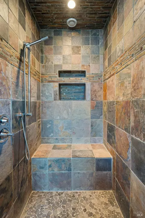 Bath - 405 Island View Dr, Smith River, CA 95567 photo 5 of 10