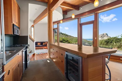 Kitchen - 405 Island View Dr, Smith River, CA 95567 photo 7 of 8