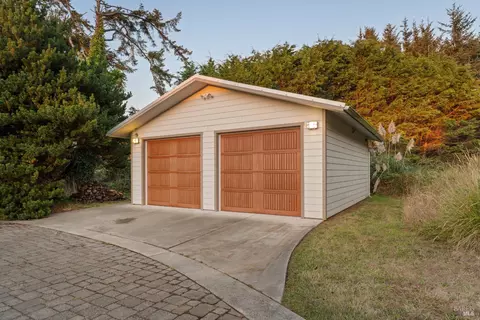 Exterior - 405 Island View Dr, Smith River, CA 95567 photo 14 of 14
