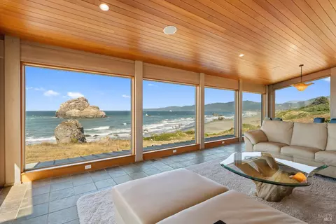 Living - 405 Island View Dr, Smith River, CA 95567 photo 1 of 6