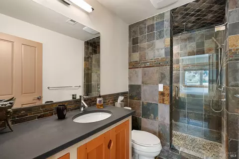 Bath - 405 Island View Dr, Smith River, CA 95567 photo 9 of 10