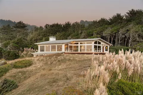 Exterior - 405 Island View Dr, Smith River, CA 95567 photo 2 of 14
