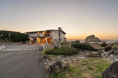 Exterior - 405 Island View Dr, Smith River, CA 95567 photo 4 of 14