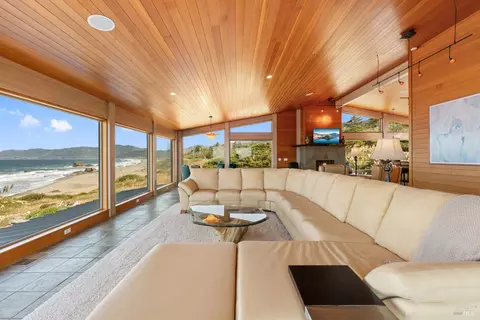 Living - 405 Island View Dr, Smith River, CA 95567 photo 2 of 6