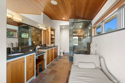 Bath - 405 Island View Dr, Smith River, CA 95567 photo 1 of 10
