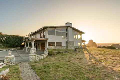 Exterior - 405 Island View Dr, Smith River, CA 95567 photo 11 of 14