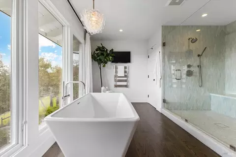 Bath - 775 Benjamin Way, Healdsburg, CA 95448 photo 2 of 9