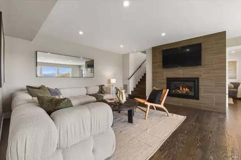Living - 775 Benjamin Way, Healdsburg, CA 95448 photo 5 of 6