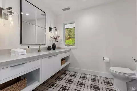 Bath - 775 Benjamin Way, Healdsburg, CA 95448 photo 6 of 9